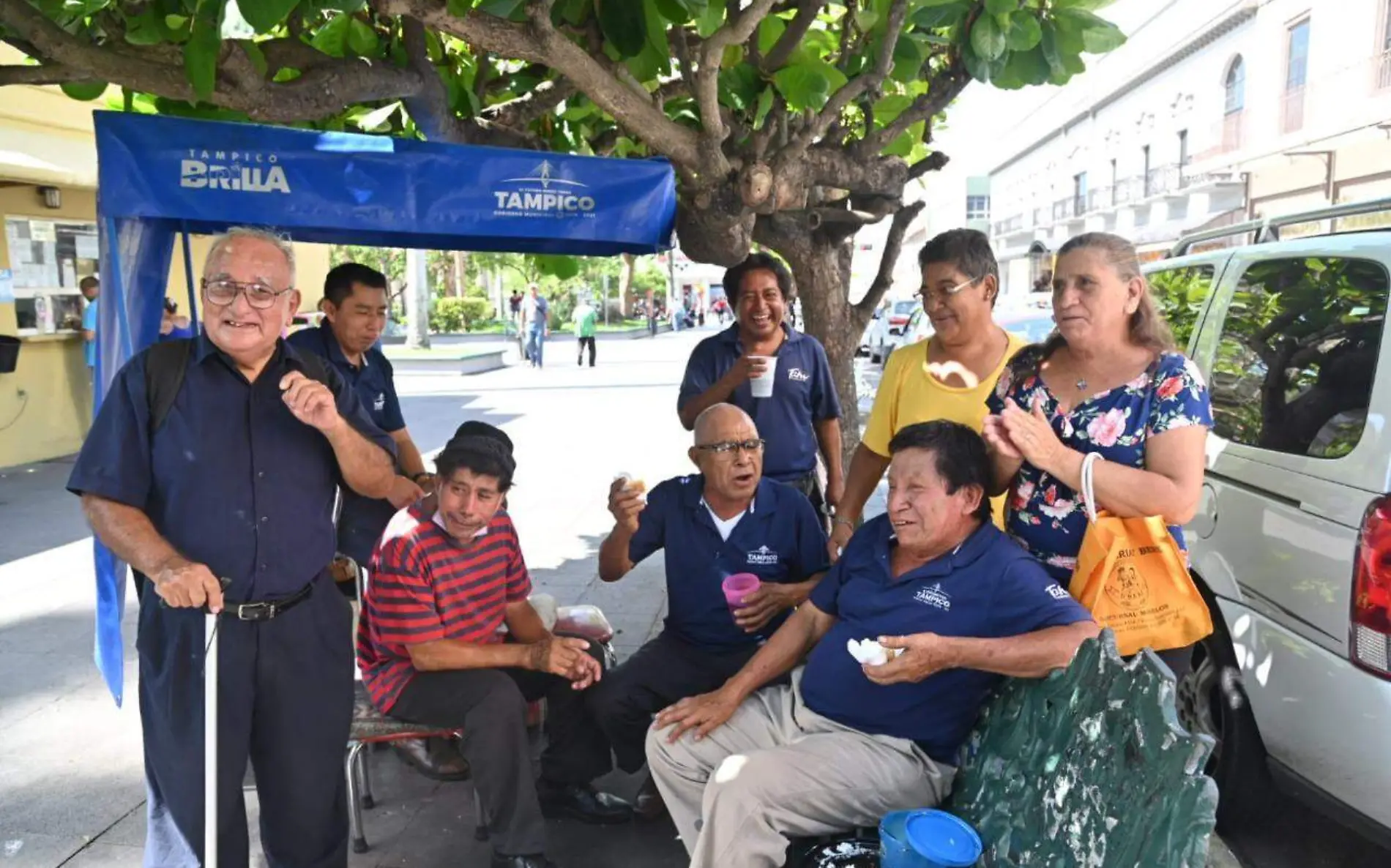 Celebran con pastel cumpleaños de bolero de Tampico